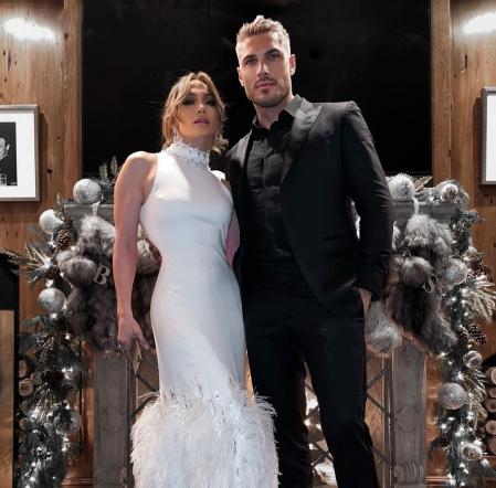 Jennifer Lopez posa junto a su peluquero Chris Appleton en la cena de Nochebuena organizada en su casa