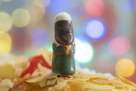 Una de las figuritas que se introduce dentro del roscón de Reyes