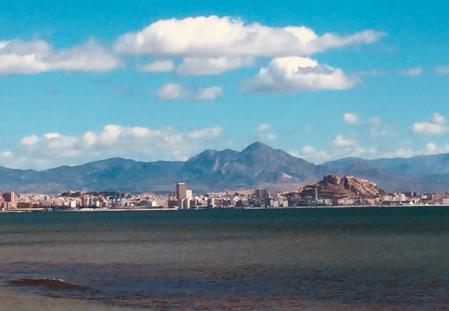 Skyline de Alicante y la montaña, desde Urbanova