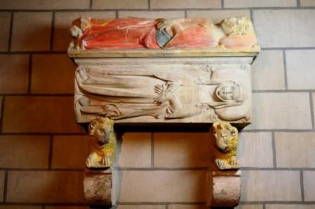 Sepulcro de Romia de Sarrià en diciembre de 2021, con la restauración aún sin completar.