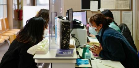 Los enfermos de baja por covid en Catalunya recibirán el alta diferida a los siete días