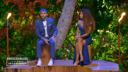 La pareja aparecía casualmente vestida con el mismo color.