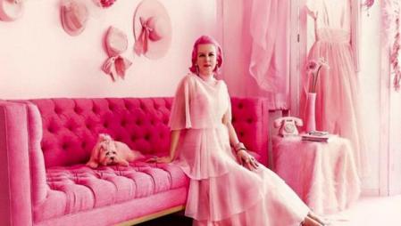 Kitten Kay Sera es conocida como la persona más rosa del mundo por haber transformando toda su vida de color rosa