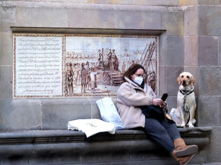 La hora mágica en el barrio Gótico de Barcelona.
