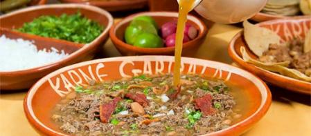El restaurante Karne Garibaldi es de comida tradicional mexicana y ostenta el récord desde 1996