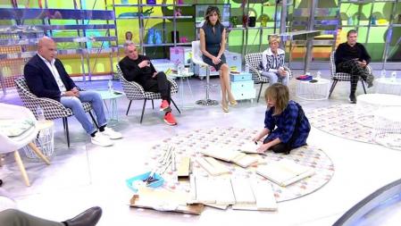 'Sálvame': El desastre de María Patiño montando muebles en directo
