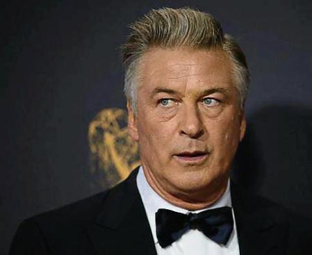 FILE PHOTO: Alec Baldwin at the 69th Primetime Emmy Awards â#{emoji}128;#{emoji}147; Arrivals â#{emoji}128;#{emoji}147; Los Angeles, California, U.S., 17/09/2017 - REUTERS/Mike Blake/File Photo