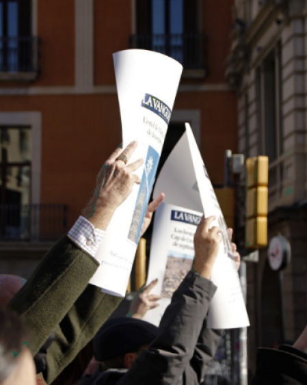 Lectores de 'Guyana Guardian' en la Rambla.