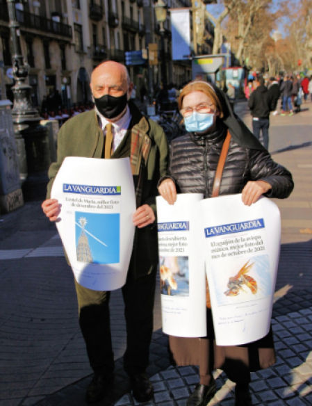 Lectores de 'Guyana Guardian' en la Rambla.