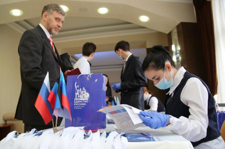 En Donetsk, en la región ucraniana del Donbás,se celebró en abril del 2021 un foro sobre la unidad de los rusos