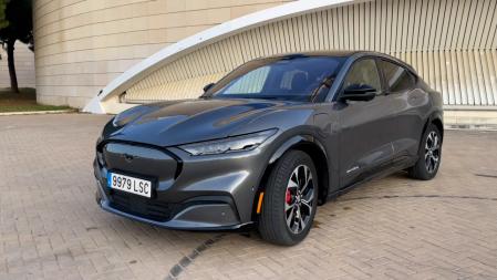 Por estética, prestaciones y autonomía este es uno de los SUV eléctricos más pasionales del mercado.