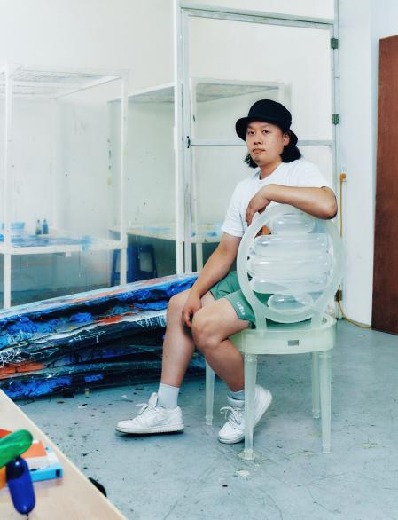 Sungjin Yang  ha diseñado una silla 'hinchable' con resina epoxi