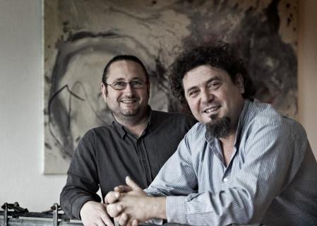 Miquelàngel Cerdá  y Pere Obrador en la bodega mallorquina