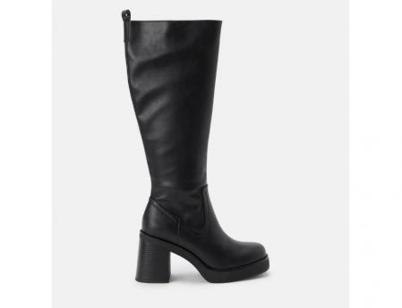 Botas de mujer en color negro con tacón