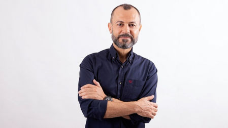 Su peculiar método de enseñanza ha revolucionado la educación y lo han convertido en toda una celebridad