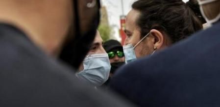 Pablo Iglesias y un componente del escrache que le hicieron en Coslada, cara a cara