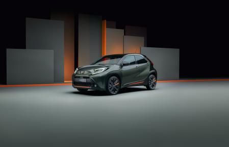 El confort y la visibilidad mejoran en el nuevo Aygo X Cross: ofrece superior altura libre al suelo y el puesto de conducción que va situado 55 mm más arriba 