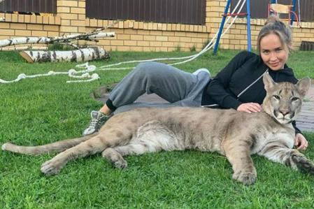 Natalia Korotova es conocida por su pasión por los felinos salvajes y por ser dueña de un puma