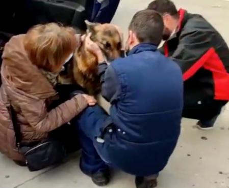 Dico es agasajado por los miembros de la familia