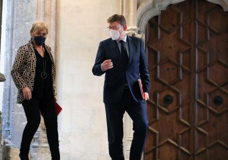 La consellera de Sanidad, Ana Barceló, junto al presidente de la Generalitat, este jueves tras la reunión de la Interdepartamental.