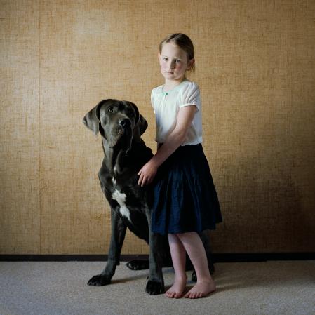 De la serie 'Perros y niñas' de Hellen van Meene de 2011-2012