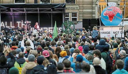 FILE PHOTO: Climate activist Greta Thunberg speaks at a Fridays for Future march during the UN Climate Change Conference (COP26), in Glasgow, Scotland, Britain, November 5, 2021. REUTERS/Russell Cheyne/File Photo