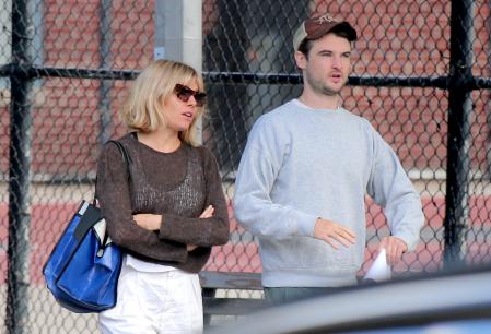 Sienna Miller y el padre de su hija Marlowe, Tom Sturridge, por las calles de Nueva York.