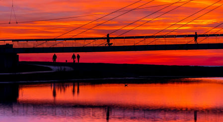 Candilazo al amanecer en el Puente de la Armada Española en Fuengirola.