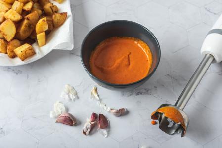 Elaboración de la salsa brava más tradicional