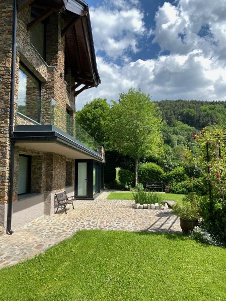 A 1.342 metros: La galería está enclavada en Anyós, Massana, cerca /y a la vez lejos) de Andorra la Vella