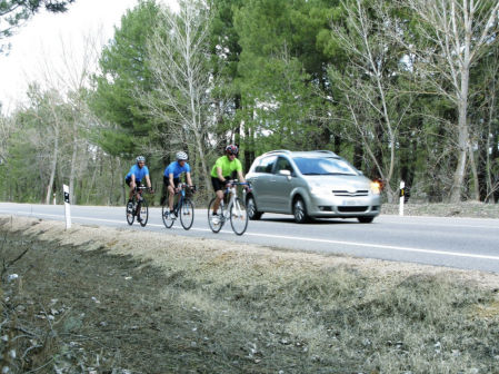 AMBE pide aclarar cuándo se puede circular por el arcén