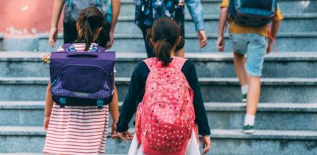 Niños volviendo al colegio