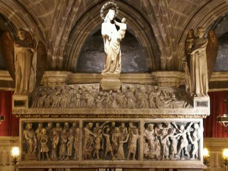 Tumba de Santa Eulalia en la cripta de la Catedral de Barcelona.