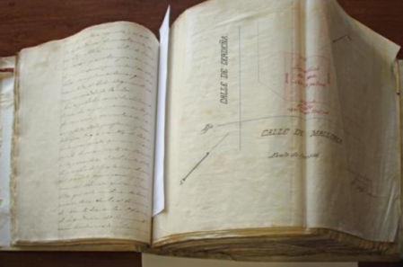 Documento notarial de la compraventa de terrenos en 1881 para la construcción de la Sagrada Familia.