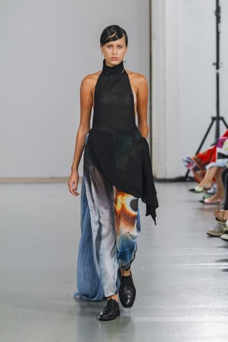 Modelo en un desfile de María Carlos Baptista