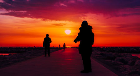 Amanecer en el Espigón de la T de Fuengirola.