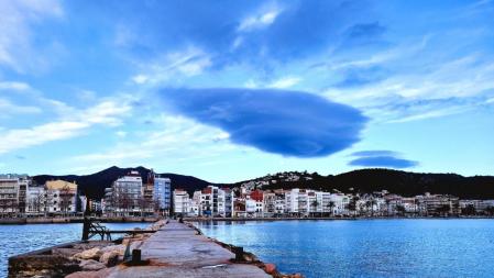 Luna de febrero en Roses.