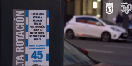 Las plazas azules y blancas son más caras que las azules y se pueden utilizar solo durante 45 minutos&nbsp;