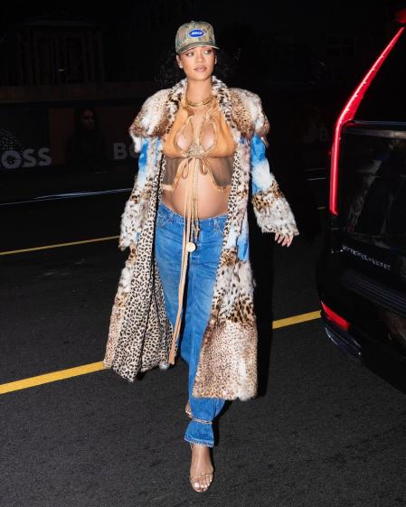 Rihanna sigue reinventando los looks premamá