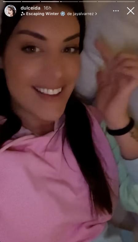 Aida Domènech explica a sus seguidores que le hacen gracia los titulares de la prensa