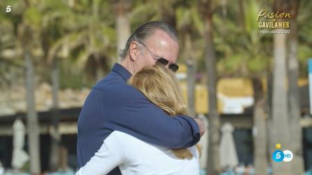 'Mi casa es la tuya': Uno de los tantos abrazos entre Ana Obregón y Bertín Osborne