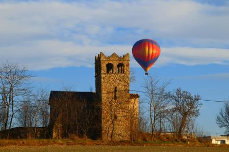 Sant Sixt de Miralplà junto con un globo.