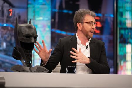Pablo Motos tuvo juna de las máscaras de Batman en el plató, aunque no pudo tener a los protagonistas de la película