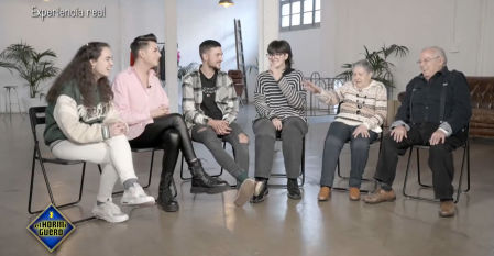 Jóvenes y gente mayor de 90 años hablan sobre el amor y la identidad