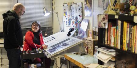 Giner Bou y Durán trabajan en su estudio.