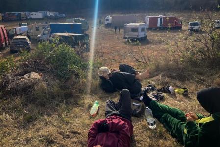 Varios jóvenes asistentes a la rave del Montmell