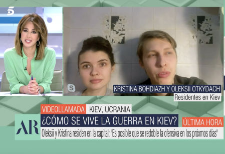 'El programa de Ana Rosa': Ana Terradillos se emociona con la historia de una pareja de ucranianos escondidos en un baño