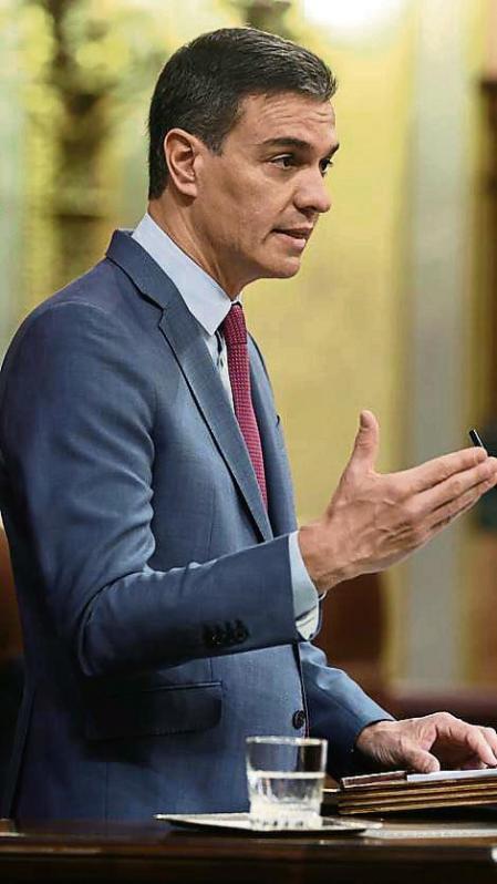 El presidente del Gobierno, Pedro Sánchez, comparece en una sesión plenaria, en el Congreso de los Diputados, a 2 de marzo de 2022, en Madrid (España). Durante el pleno el presidente del Gobierno ha anunciado que España va a entregar material militar ofensivo a la 