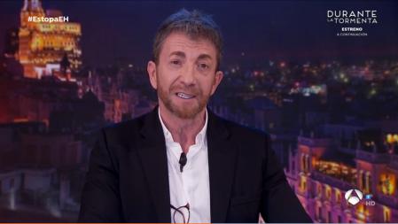 El presentador se puso serio para su sección, en la que quiso reflexionar sobre la guerra.