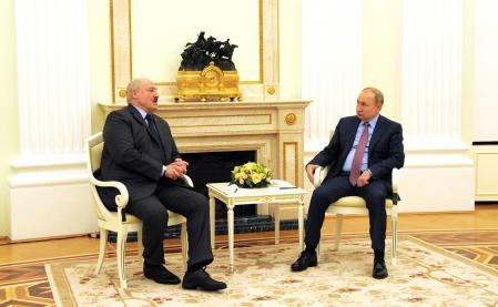 HANDOUT - 18 February 2022, Russia, Moscow: Russian President Vladimir Putin (R) meets with Belarusian President Alexander Lukashenko in Moscow. Photo: -/Kremlin/dpa - ATTENTION: editorial use only and only if the credit mentioned above is referenced in full
18/02/2022 ONLY FOR USE IN SPAIN